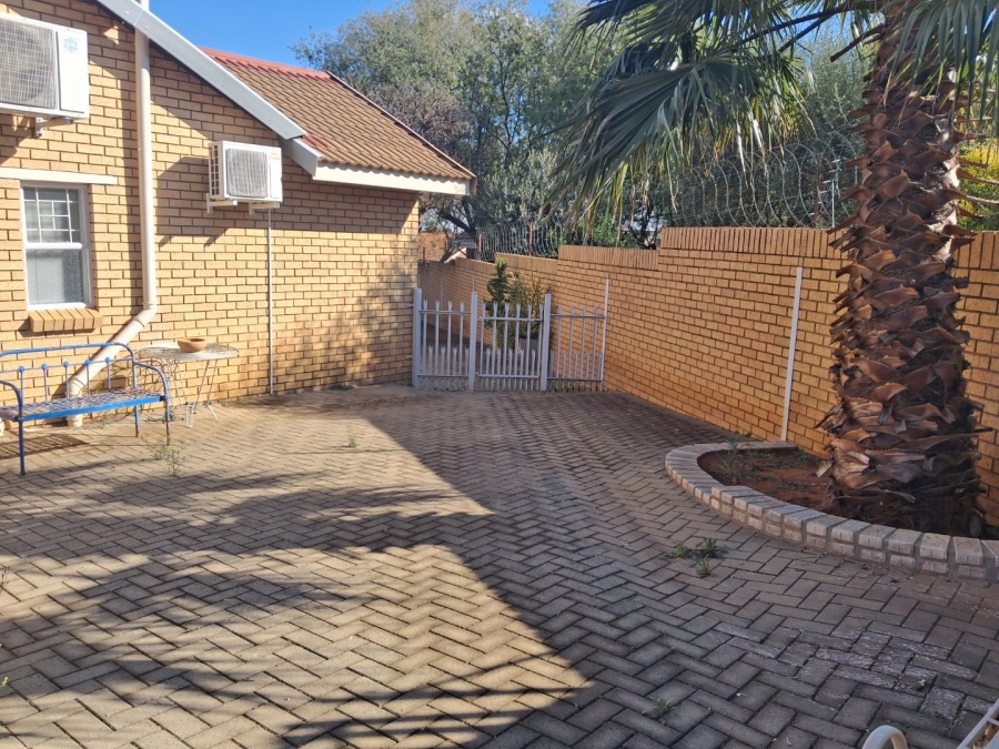 To Let 3 Bedroom Property for Rent in Langenhovenpark Free State